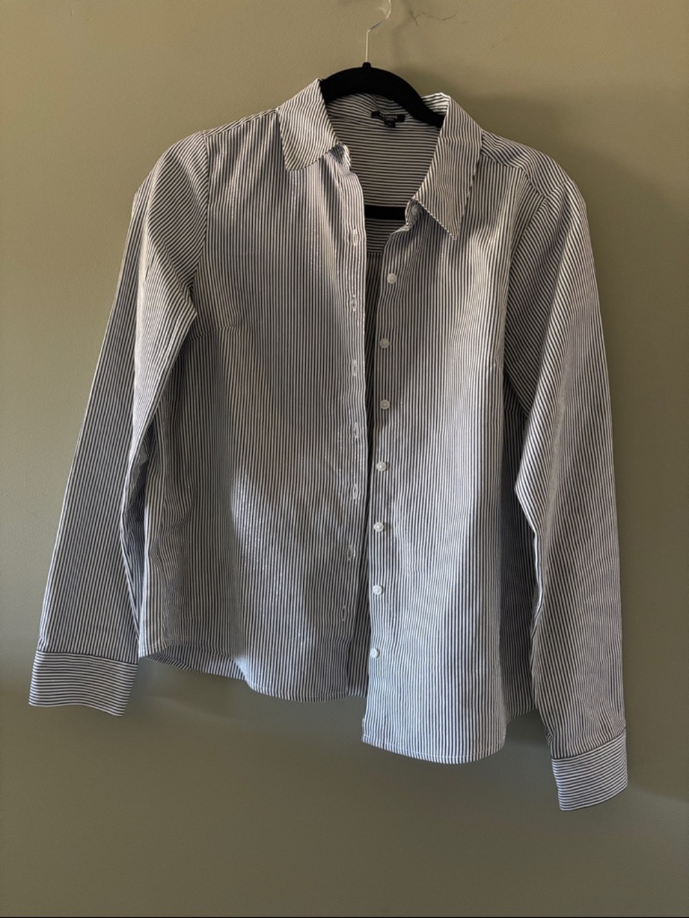 Express Women’s Blue and White Pinstripe Button-Down Shirt
